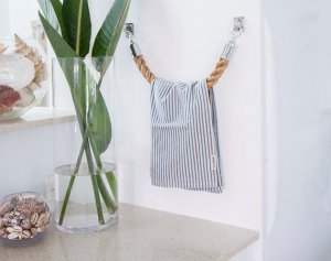 DIY bathroom ideas: a rope towel holder.