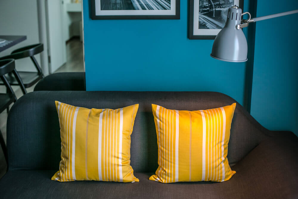 8 Great Ways to Arrange Cushions on Your Sofa Decor Tips