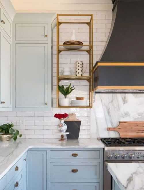 Choosing Between Kitchen Shelves or Cabinets - Decor Tips