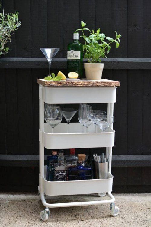A cart for bar elements.