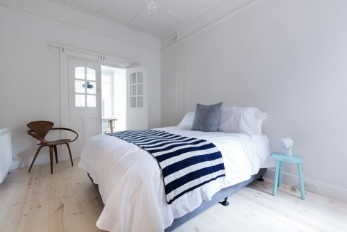 A basic, beach-style guest bedroom.