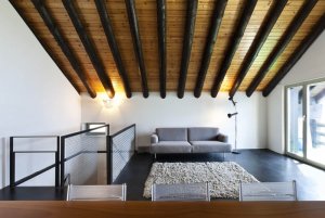 Ceilings with stripes are perfect for creating a beach atmosphere.