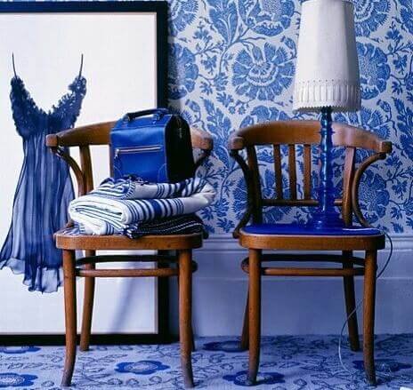 A room decorated using blue.