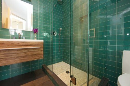 An emerald green bathroom.