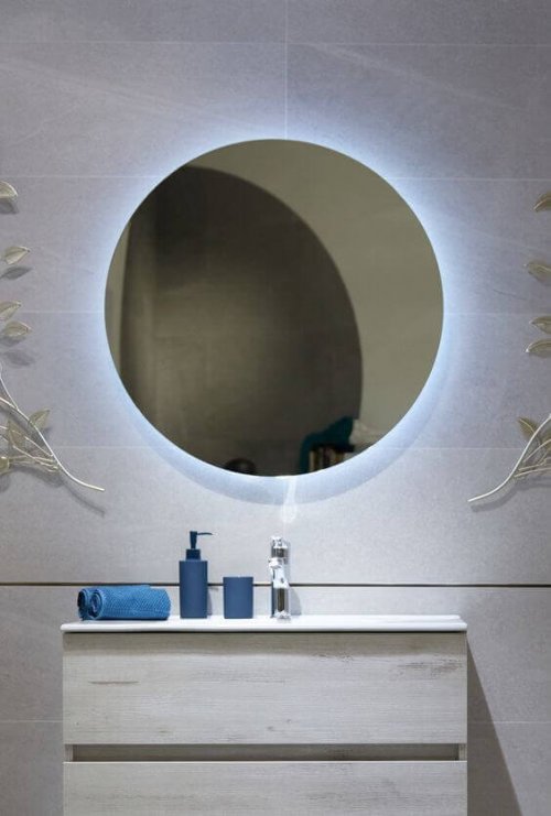 Led retractable lighting in the bathroom.