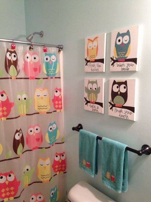An owl-themed bathroom.