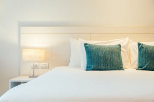 Tips to Spice Up Your Guest Bedroom