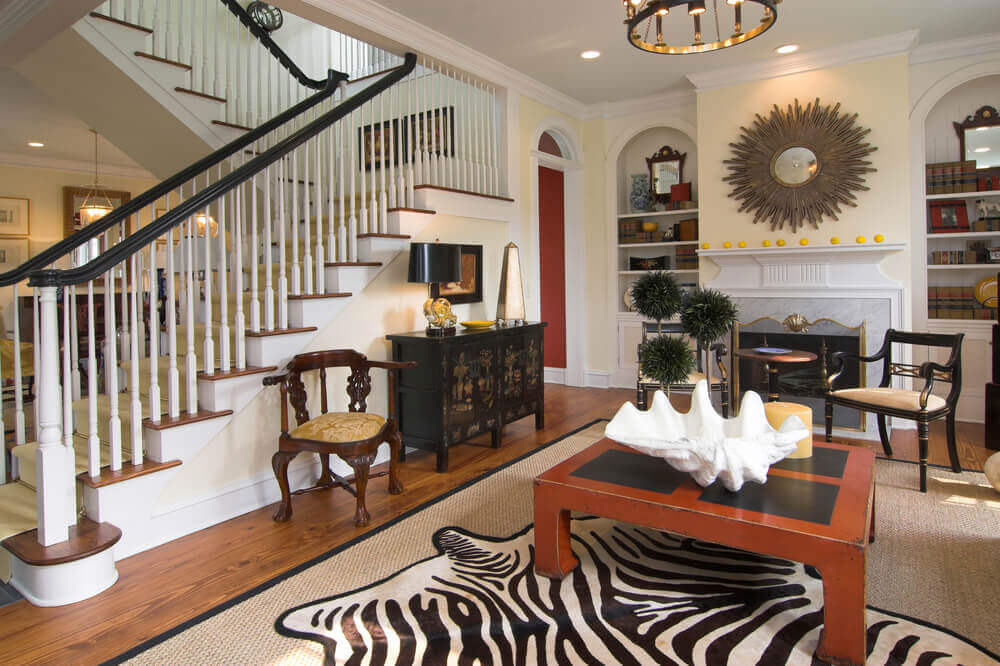 Living room with niches as bookshelves.