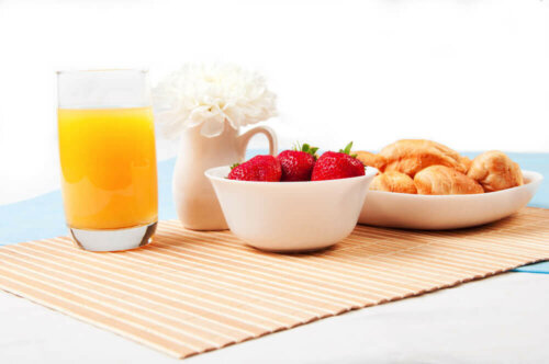 A breakfast on a placemat.