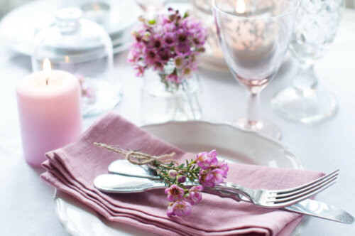 How to set a table with flowers.