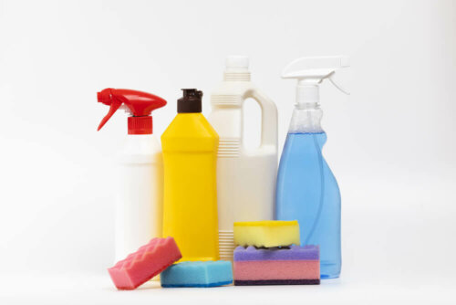 An assortment of cleaning supplies.