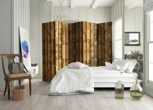 Wooden bedroom screens
