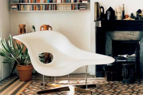 La Chaise was created by Charles and Ray Eames.