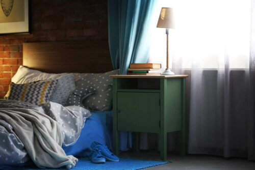 A bedroom with a window.