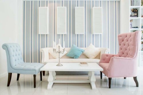 Neutral colors blue and pink in a living room.