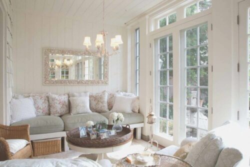A beautifully decorated, romantic style living room.