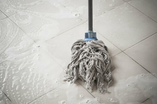 바닥을 닦는 올바른 방법