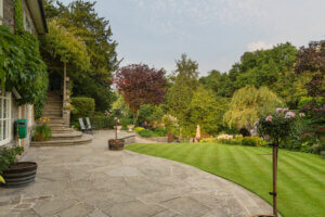 A Country Garden - Dynamic and Creative