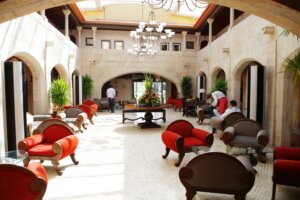 How to Decorate the Common Areas of a Hotel