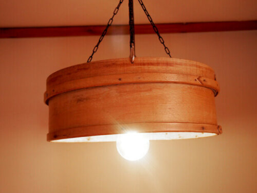 A light made of old sieves.