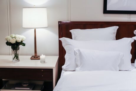 Usign white bedding for a classic yet modern style bedroom