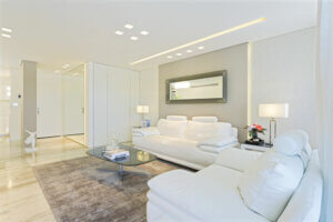 6 Ideas to Make the Best of Plain White Walls