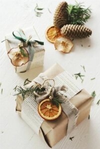 Gift wrapping with dried fruit and veg.