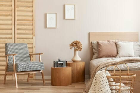 Bedroom in earth tones in the Zen style