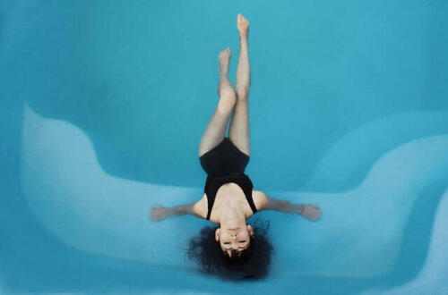 A woman in a pool.