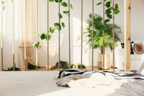 A bedroom and living room with a divider.