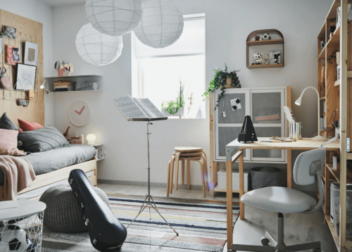 There are many ways to use stools in your decoration.