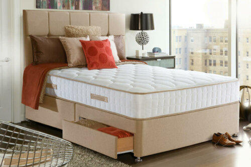 A white mattress.