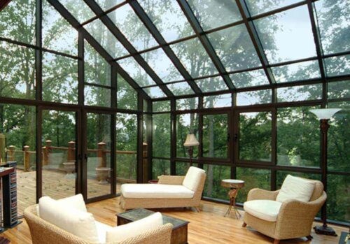 A furnished solarium in a home.