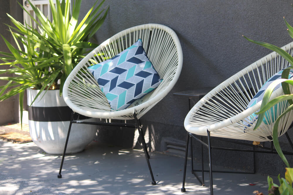 Iconic Acapulco chair, white and summerly