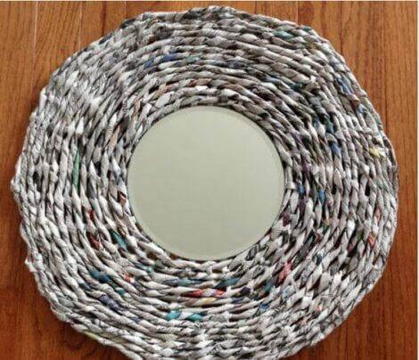 Newspaper frame for a round mirror
