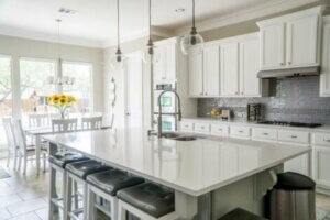 White kitchen decor.