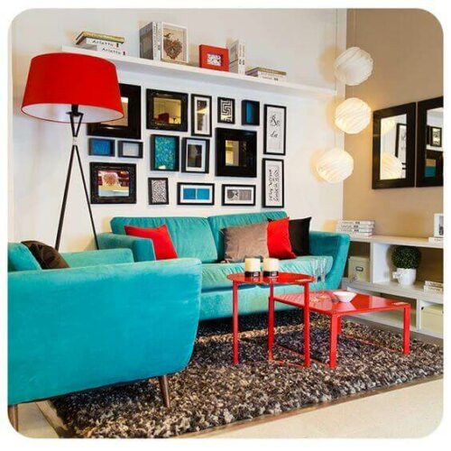 A living room mixing red and blue.