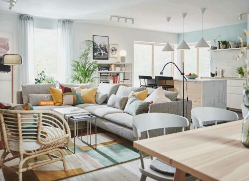 A living room with a lot of pillows.