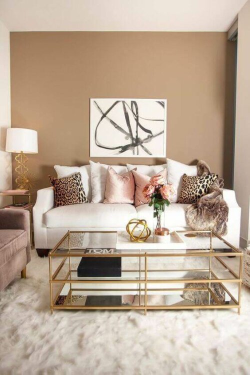 A wall painted with the color chestnut.