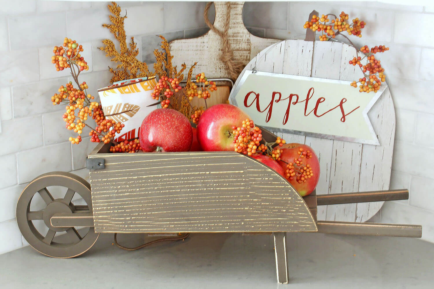 Apples as decorative elements in the fall.