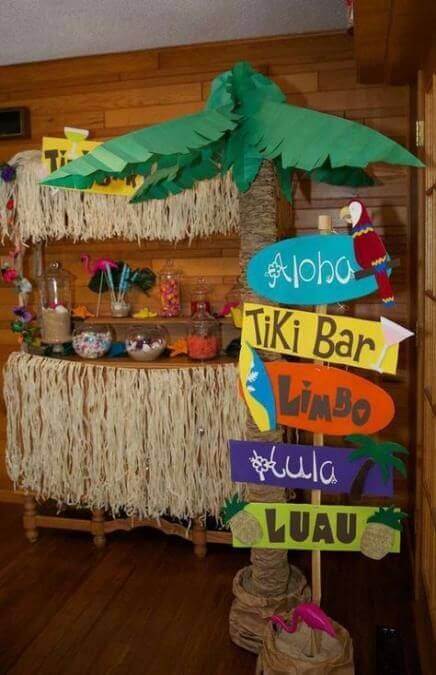 Decorative elements of a tropical Hawaiian party