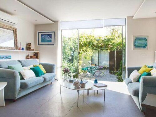 A living room decorated in blue.
