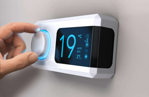 Thermostat showing 19 degrees C