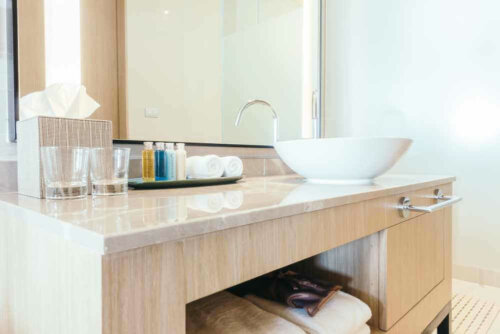 A clean, bright bathroom.