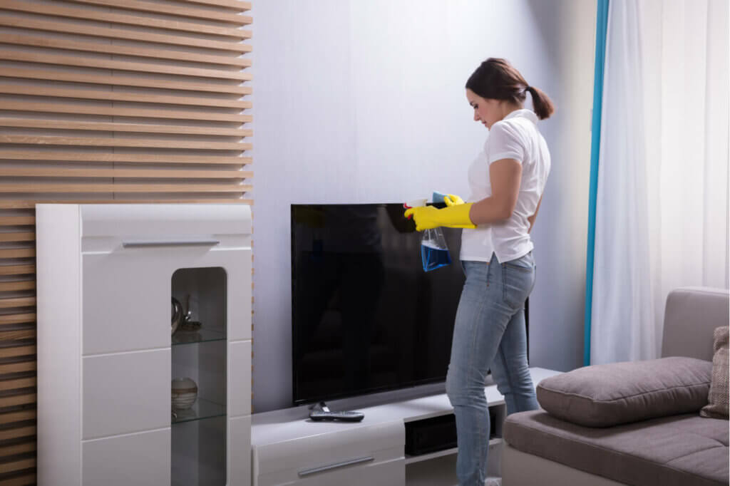 how to clean computer and television screens