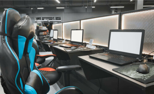 An office with computers.