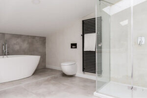 How to Choose Between a Shower and Bathtub for the Bathroom