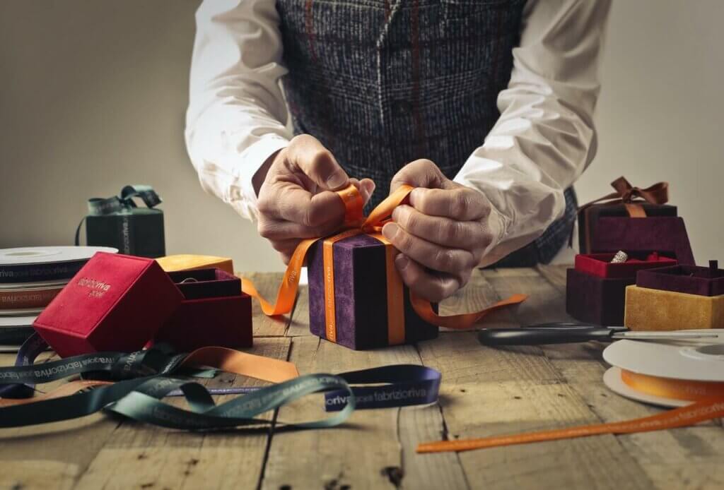 How to wrap Christmas gifts.