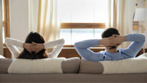 6 Ideas to Decorate the Back of Your Couch