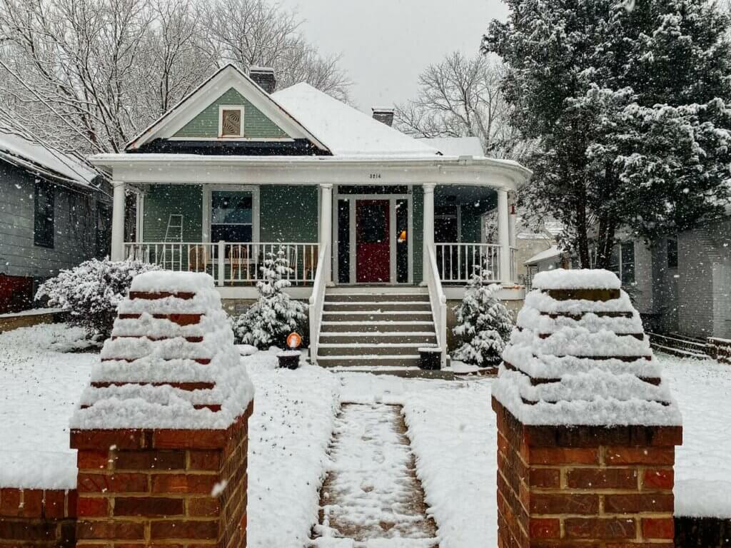 A house with architraves in the snow.